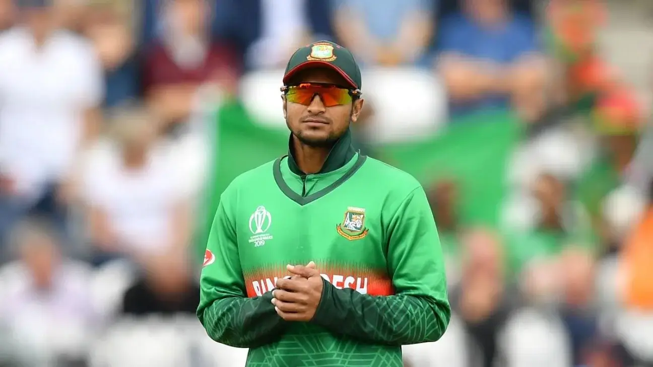 আওয়ামী লীগের ৩ আসনে মনোনয়ন ফরম কিনলেন সাকিব