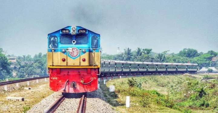 অবশেষে ১৩ দিন পর কড়া নিরাপত্তায় শুরু হলো ট্রেন চলাচল